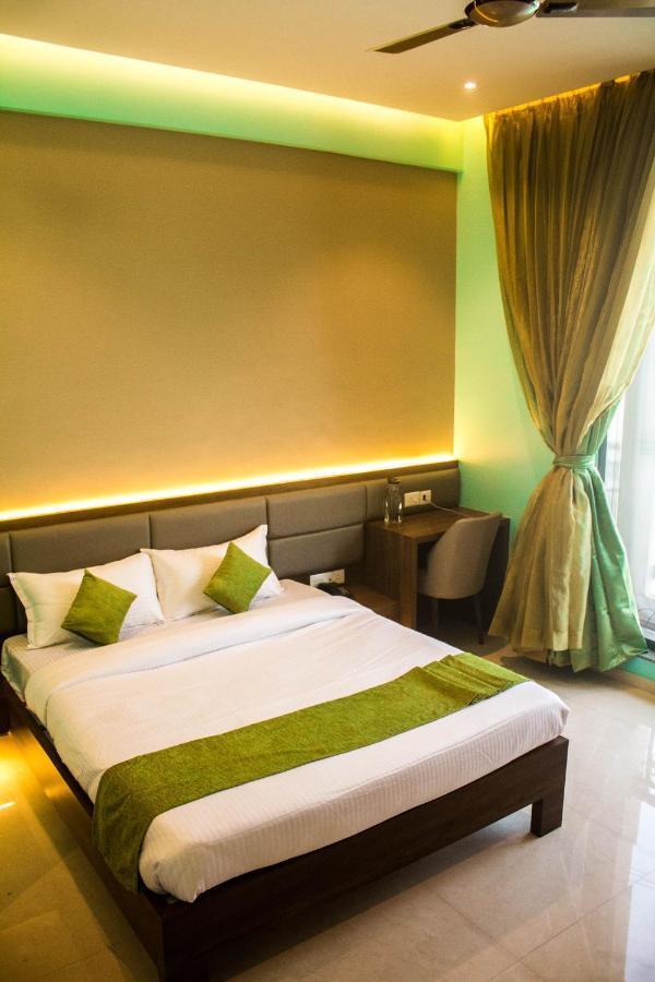 Hotel Seven Oaks نافي مومباي المظهر الخارجي الصورة