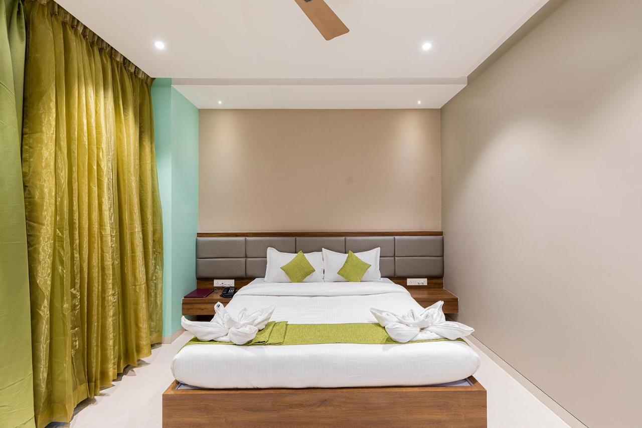 Hotel Seven Oaks نافي مومباي المظهر الخارجي الصورة