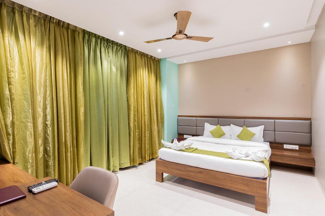 Hotel Seven Oaks نافي مومباي المظهر الخارجي الصورة